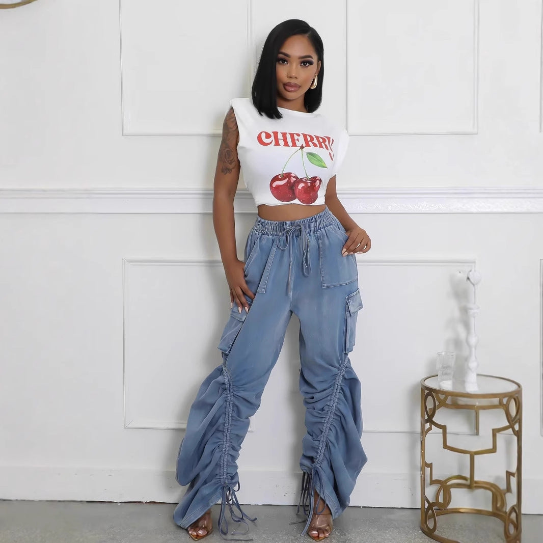 Loose-fitting jeans with elasticated waistband drawstrings