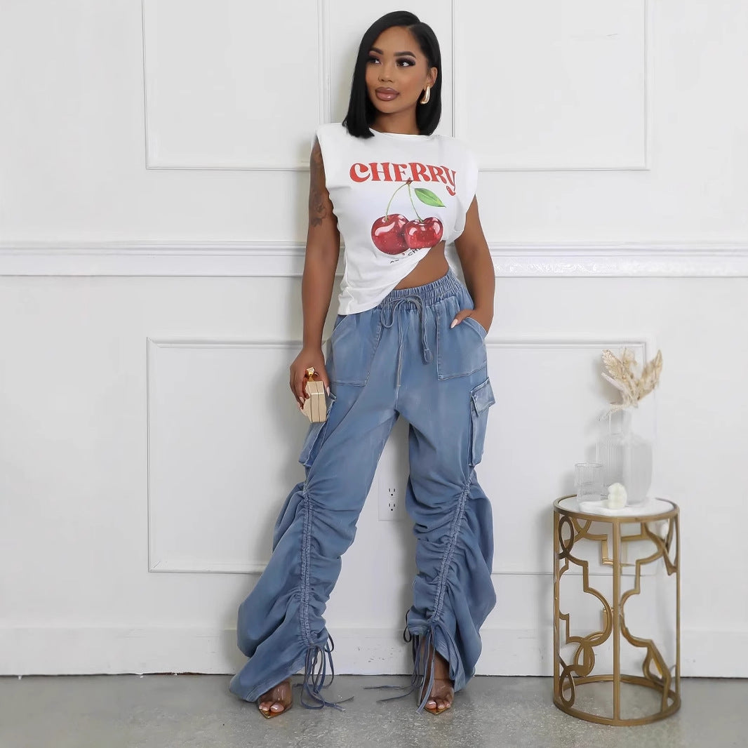 Loose-fitting jeans with elasticated waistband drawstrings