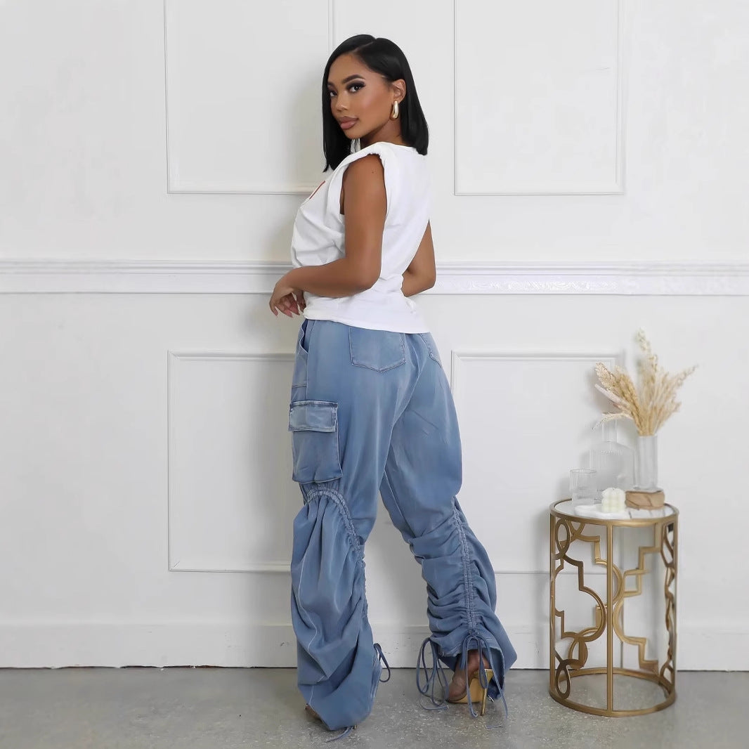 Loose-fitting jeans with elasticated waistband drawstrings