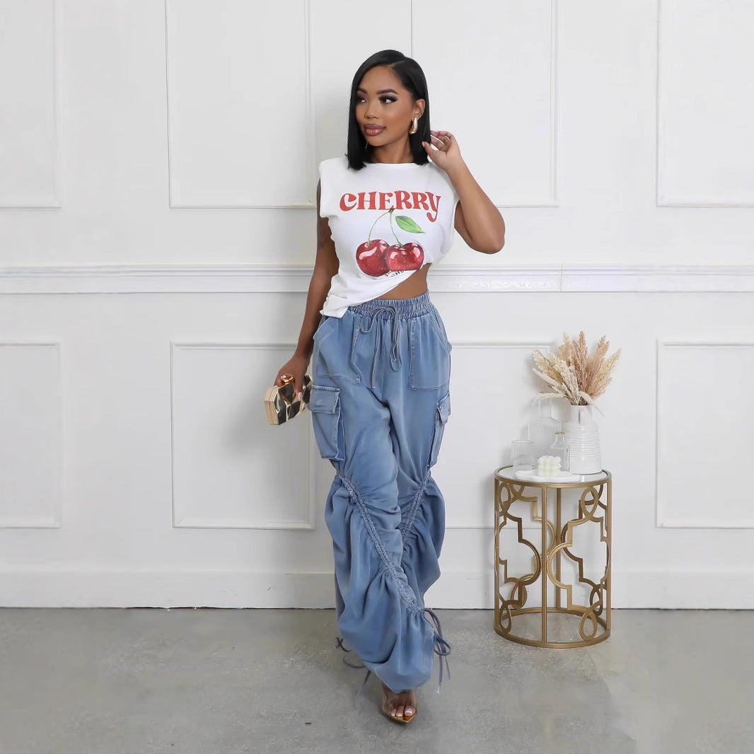 Loose-fitting jeans with elasticated waistband drawstrings