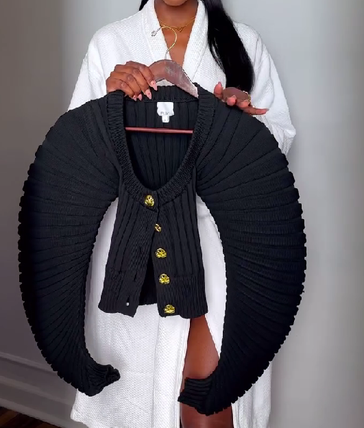 Fashionable pleated sweater