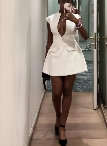 Statement sleeveless dress