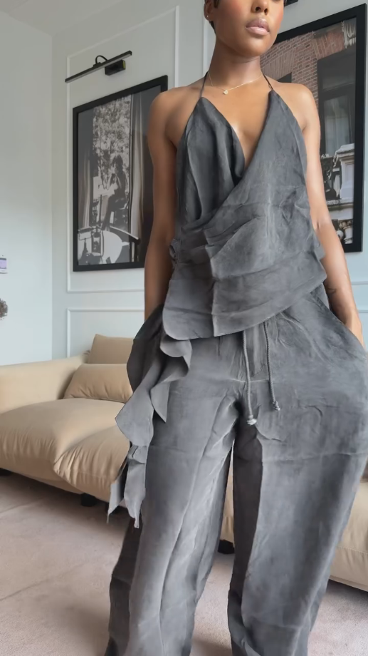 Pure grey pleated suspender two-piece suit