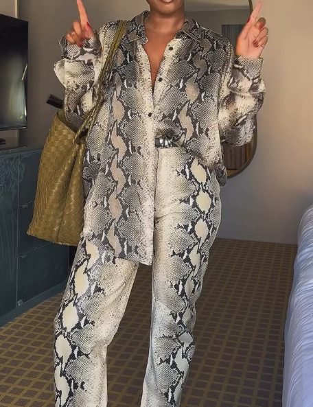 Snakeskin white and black casual print suit